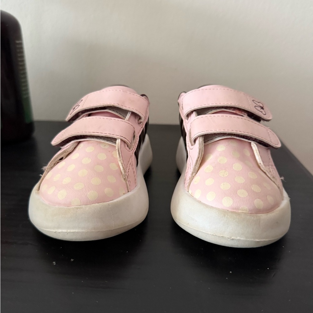 Adidas Grand Court Toddler Size 8 Minnie Mouse sneakers